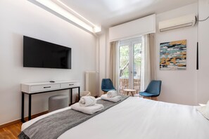 Studio, 1 Double Bed, Kitchen, City View | Premium bedding, desk, laptop workspace, iron/ironing board - Viora Stunning Deluxe Studio in Athens (Athens)
