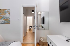 Studio, 1 Double Bed, Kitchen, City View | Premium bedding, desk, laptop workspace, iron/ironing board - Viora Stunning Deluxe Studio in Athens (Athens)