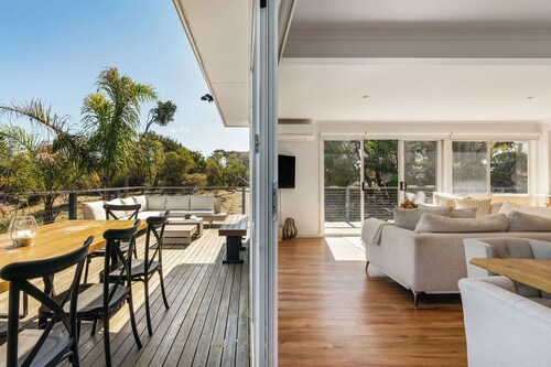 The Blairgowrie Gem - Luxury group getaway for 10. Pet friendly.