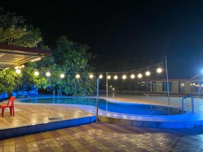 Outdoor pool - Evergreen Farms (Karjat)