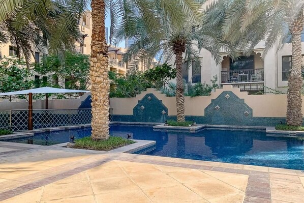 حمّام سباحة خارجي