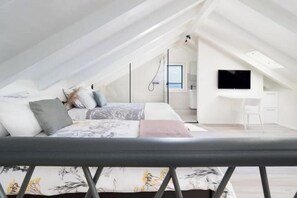 2 Schlafzimmer, Schreibtisch, Reisekinderbett, WLAN