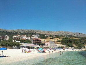 サンラウンジャー、ビーチタオル