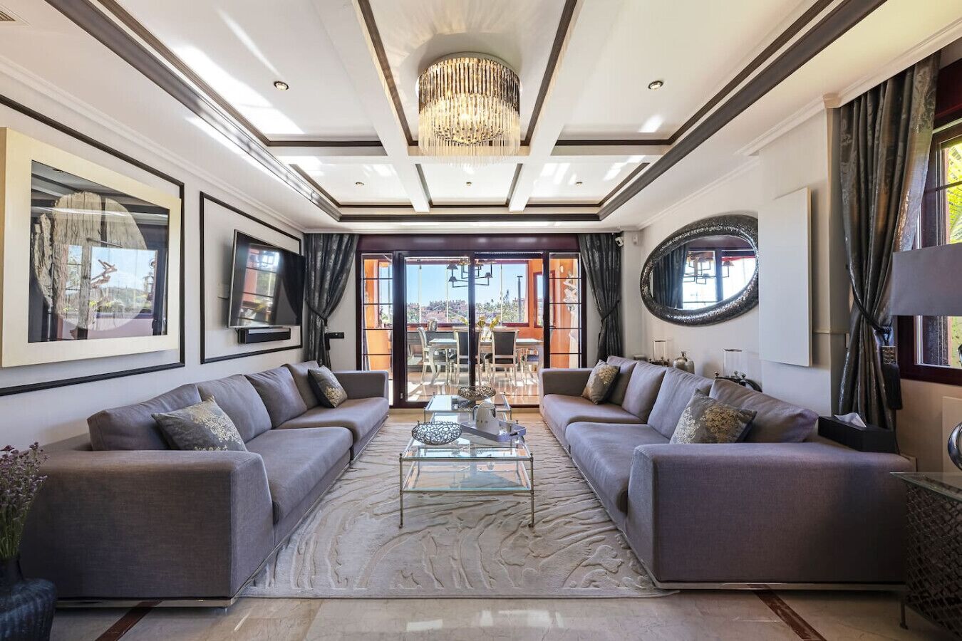 TV connectée, table de tennis de table, chaîne hi-fi, espaces bureaux