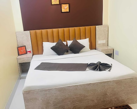 Classic Room | Desk, laptop workspace, free WiFi