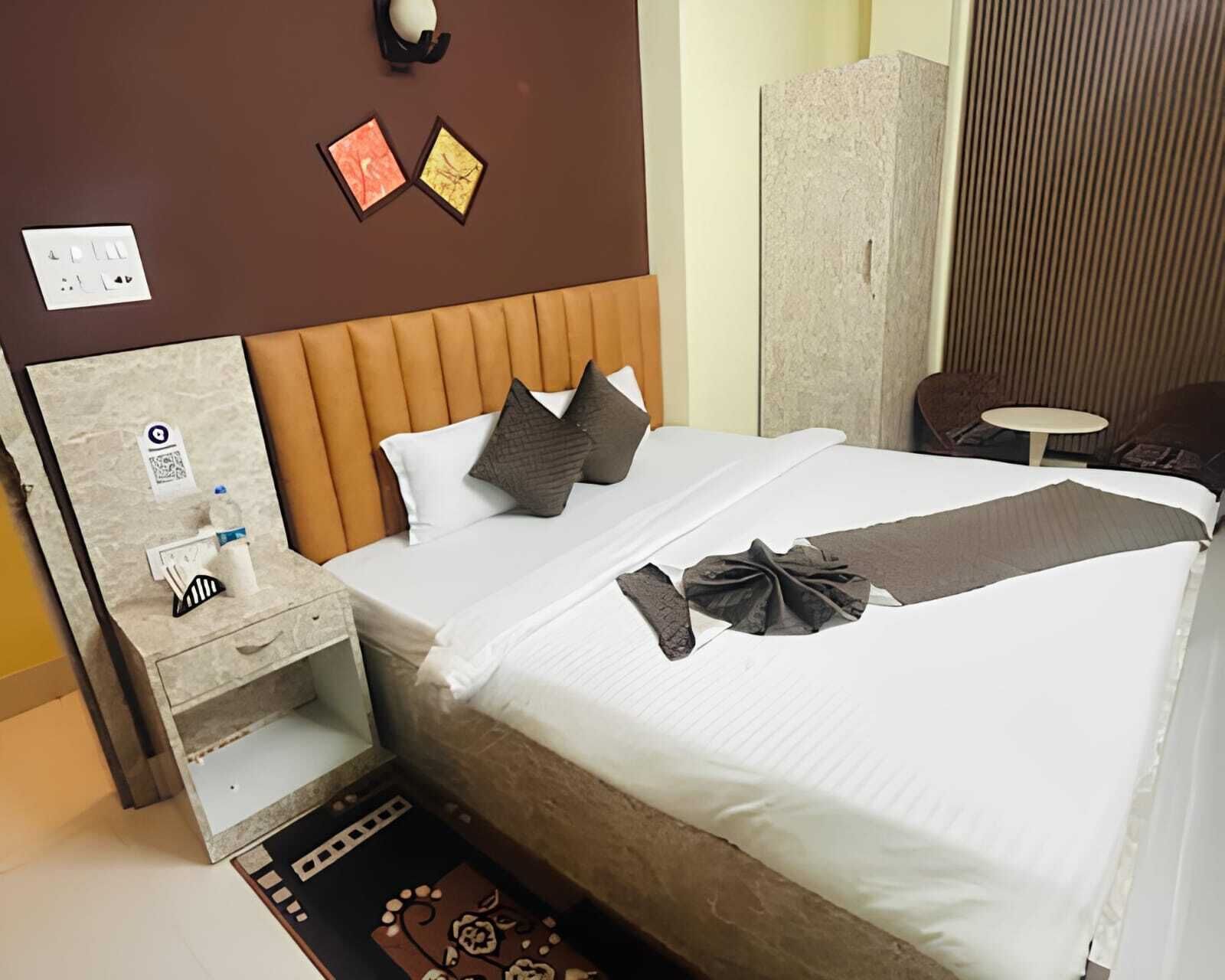 Classic Room | Desk, laptop workspace, free WiFi