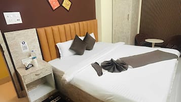 Classic Room | Desk, laptop workspace, free WiFi