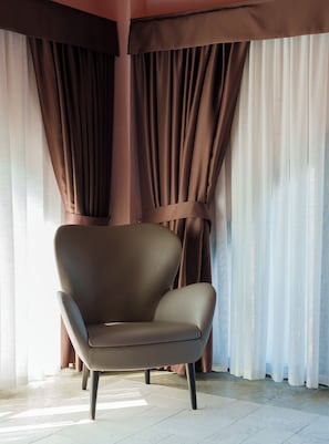 Standard Room, Park View | Down comforters, in-room safe, desk, blackout drapes