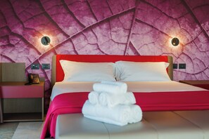 Junior Suite, Park View | Down comforters, in-room safe, desk, blackout drapes