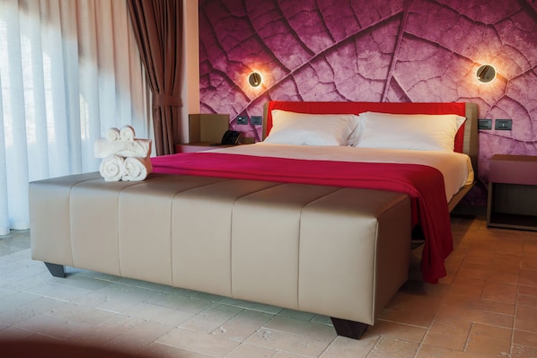 Junior Suite, Park View | Down comforters, in-room safe, desk, blackout drapes