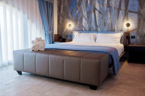 Standard Room, Park View | Down comforters, in-room safe, desk, blackout drapes