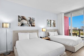 2 Schlafzimmer, Schreibtisch, Bügeleisen/Bügelbrett, Reisekinderbett