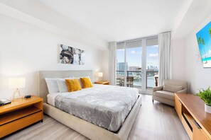 2 Schlafzimmer, Schreibtisch, Bügeleisen/Bügelbrett, Reisekinderbett