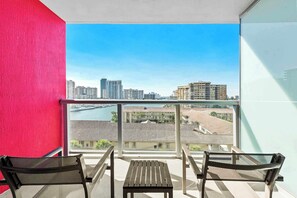 Outdoor dining - Sunlit Serenity - Beachside Services - 7th Floor (Hallandale Beach)