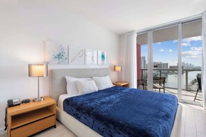 2 Schlafzimmer, Schreibtisch, Bügeleisen/Bügelbrett, Reisekinderbett