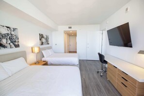 2 Schlafzimmer, Schreibtisch, Bügeleisen/Bügelbrett, Reisekinderbett