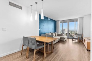 TV, offices - Steps to the Sand - Beachside Services -18th Floor (Hallandale Beach)