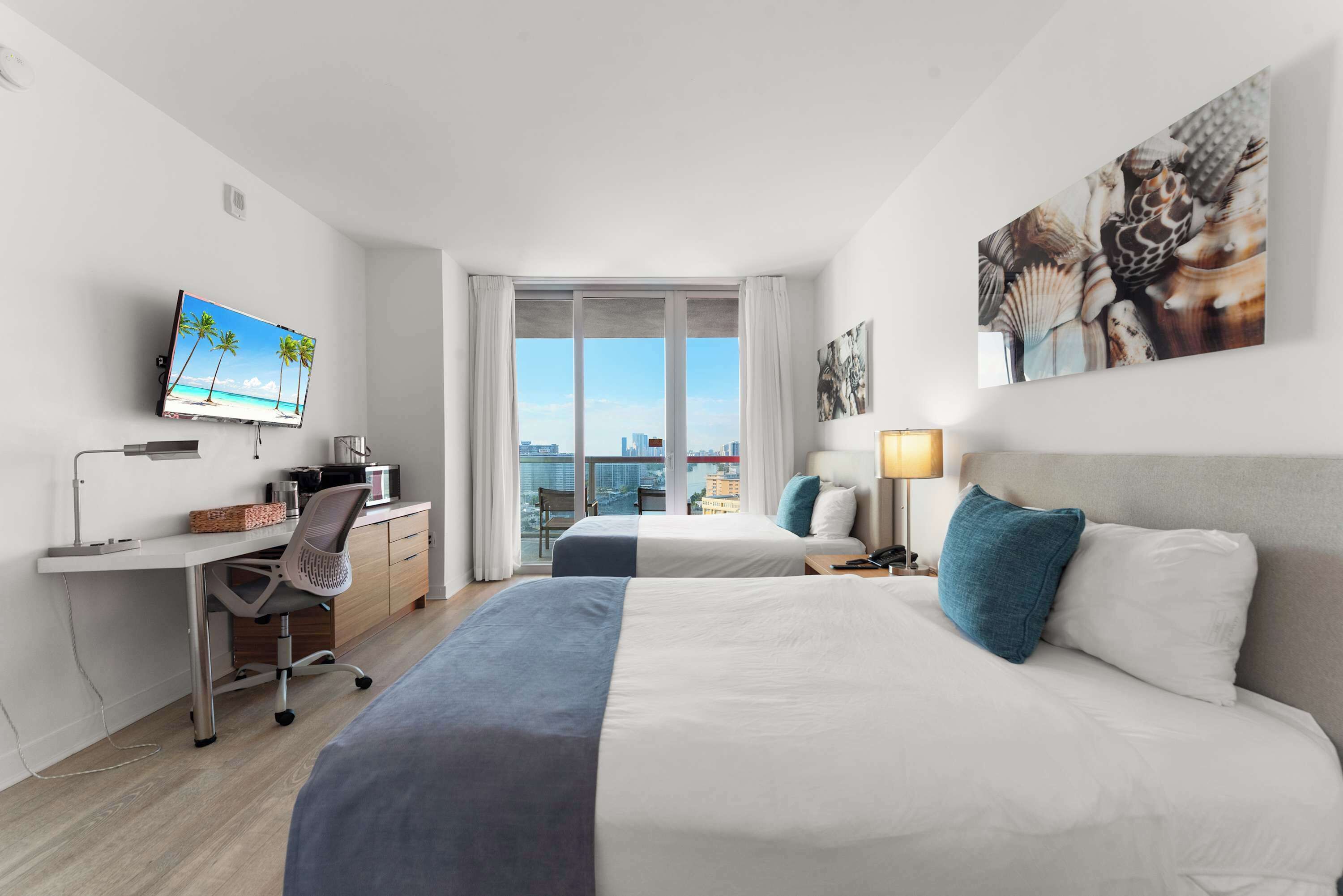 Desk, iron/ironing board, WiFi, bed sheets