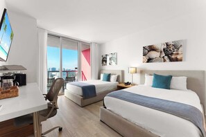 2 Schlafzimmer, Schreibtisch, Bügeleisen/Bügelbrett, Reisekinderbett