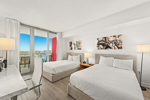 2 bedrooms, desk, iron/ironing board, travel cot - Ultimate Waterfront Vacation – Balcony & Beach Steps (Hallandale Beach)