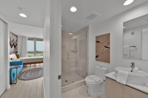 Dusche, Haartrockner, Handtücher