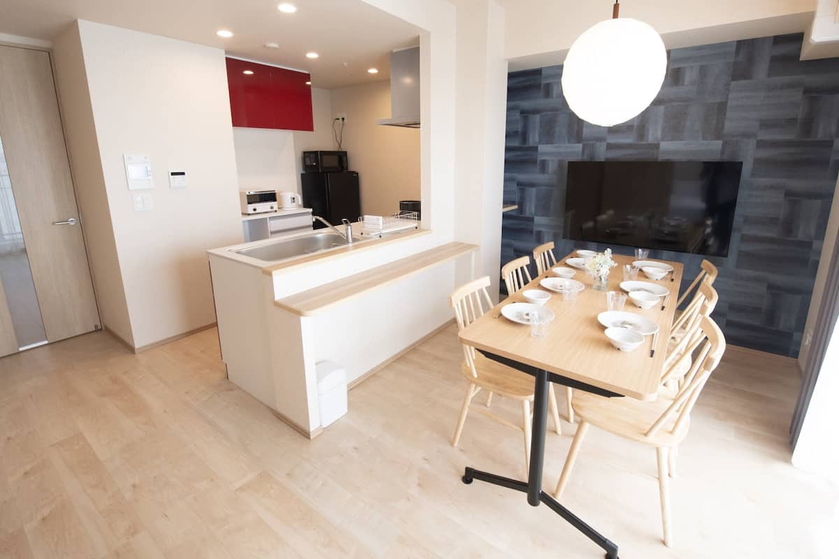Apartment with 3 Beds (Maximum 6 people) - 6th-9th Floor Htype | In-room dining