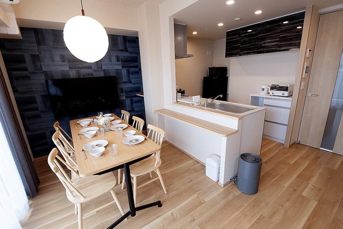 Apartment with 4 Beds (Maximum 7 people) - 6th-9th Floor Atype | Private kitchen | Mini-fridge, microwave, oven, stovetop