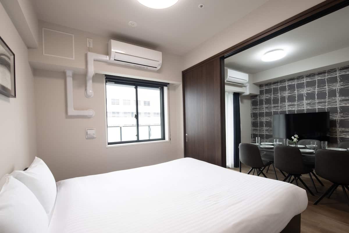 Deluxe Room, Non Smoking (Type J) | Meja, Wi-fi percuma, cadar katil 