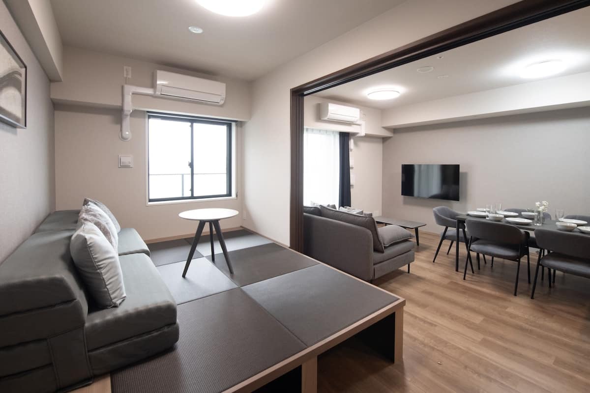 Deluxe Room, Non Smoking (Type E) | Meja, Wi-fi percuma, cadar katil 