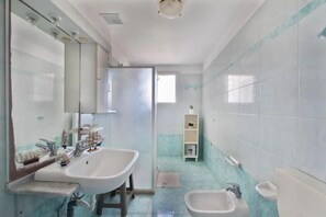 Apartment, Balcony, City View | Bathroom