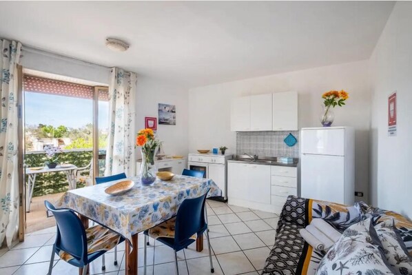 Apartment, Balcony, City View | Private kitchen
