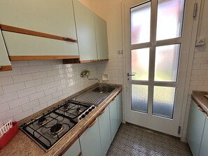 Fridge, microwave, dishwasher, cookware/dishes/utensils