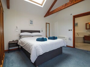 2 bedrooms, individually decorated, individually furnished, free WiFi
