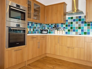 Cookware/dishes/utensils