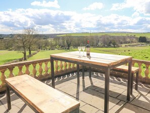 Outdoor dining - Arbour House Farm Bungalow (Durham)