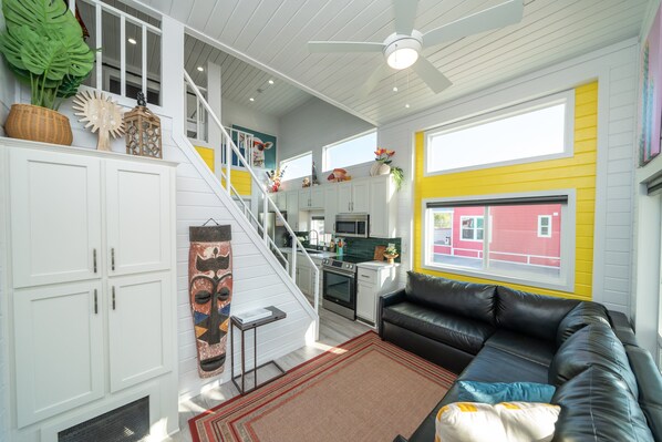 Smart-TV, Kamin, Stereoanlage