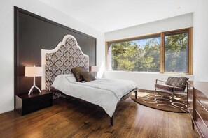 4 bedrooms, WiFi, bed sheets