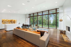 TV, fireplace, offices