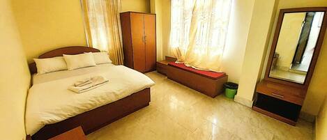 Deluxe Double Room | Desk, laptop workspace, soundproofing, bed sheets
