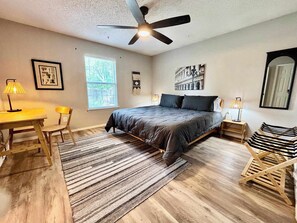 3 室のベッドルーム、デスク、アイロン / アイロン台、WiFi