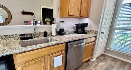Covered JM Ranch - 3BR/2BA - Family Friendly