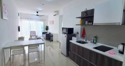 Luxury condo (6) with AC & pool view @ Bangi