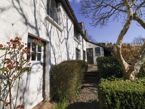 A white building with a stone pathway leading to a door. - Magnolia View (Barnstaple)