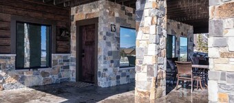 Henrys Lake Walkout Cabin