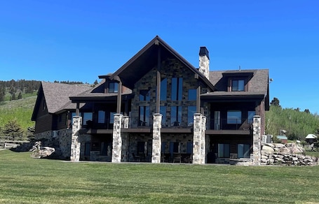 Exterior. Beautiful Views • On Lake • 15 mins-Yellowstone