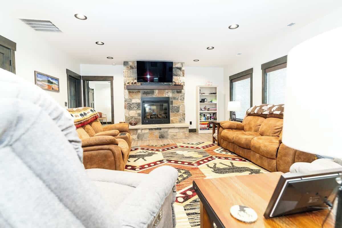 TV, fireplace, DVD player