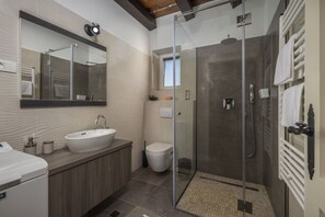 Shower dan handuk