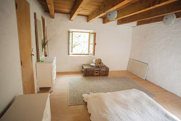 2 bedrooms, bed sheets