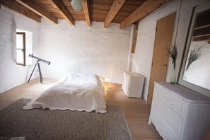 2 bedrooms, bed sheets