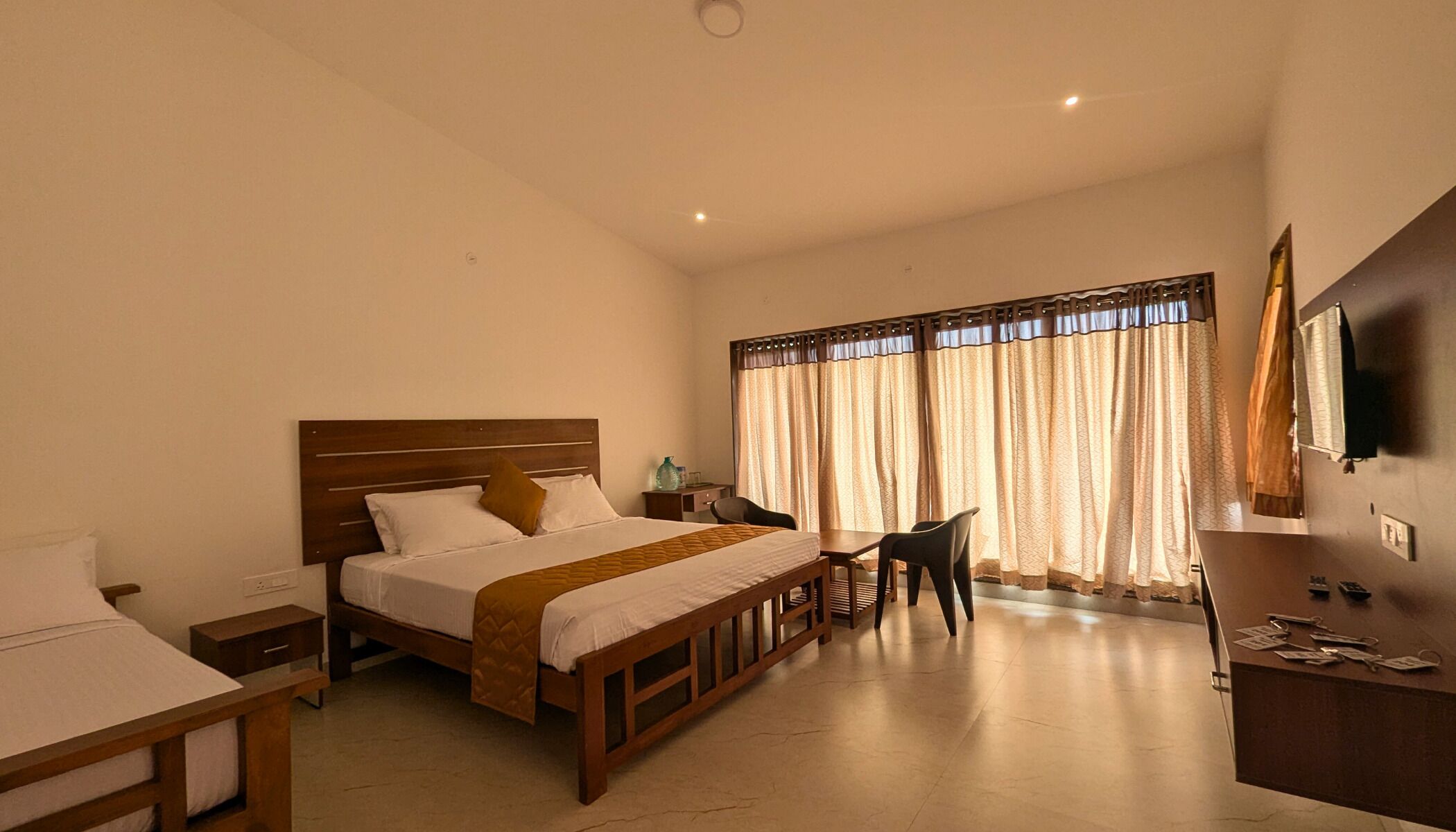 Iron/ironing board, free WiFi, bed sheets